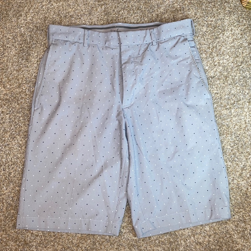 Men’s waist size 30 Walter Hagen Golf Shorts